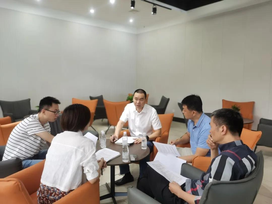 杭州市余杭區(qū)五常街道辦事處主任許正良一行蒞臨未來(lái)研創(chuàng)園鴻雁園區(qū)走訪調(diào)研