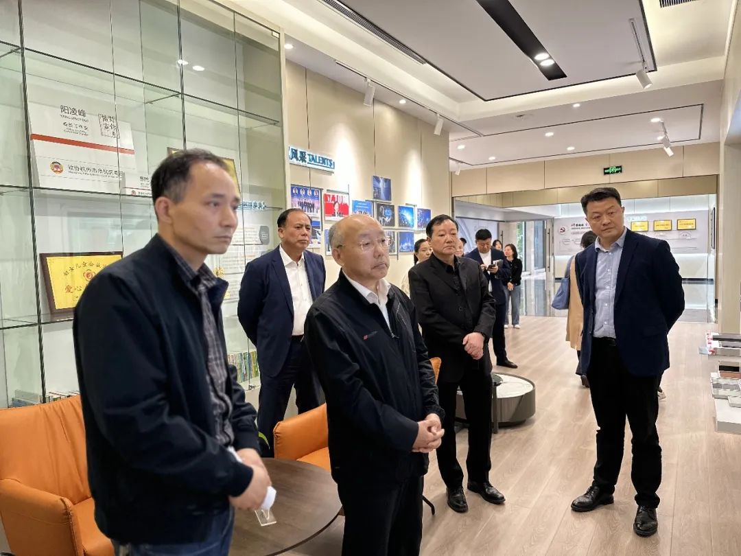 浙江省政協(xié)原副主席周國(guó)輝一行赴余杭區(qū)調(diào)研未來研創(chuàng)園·鴻雁園
