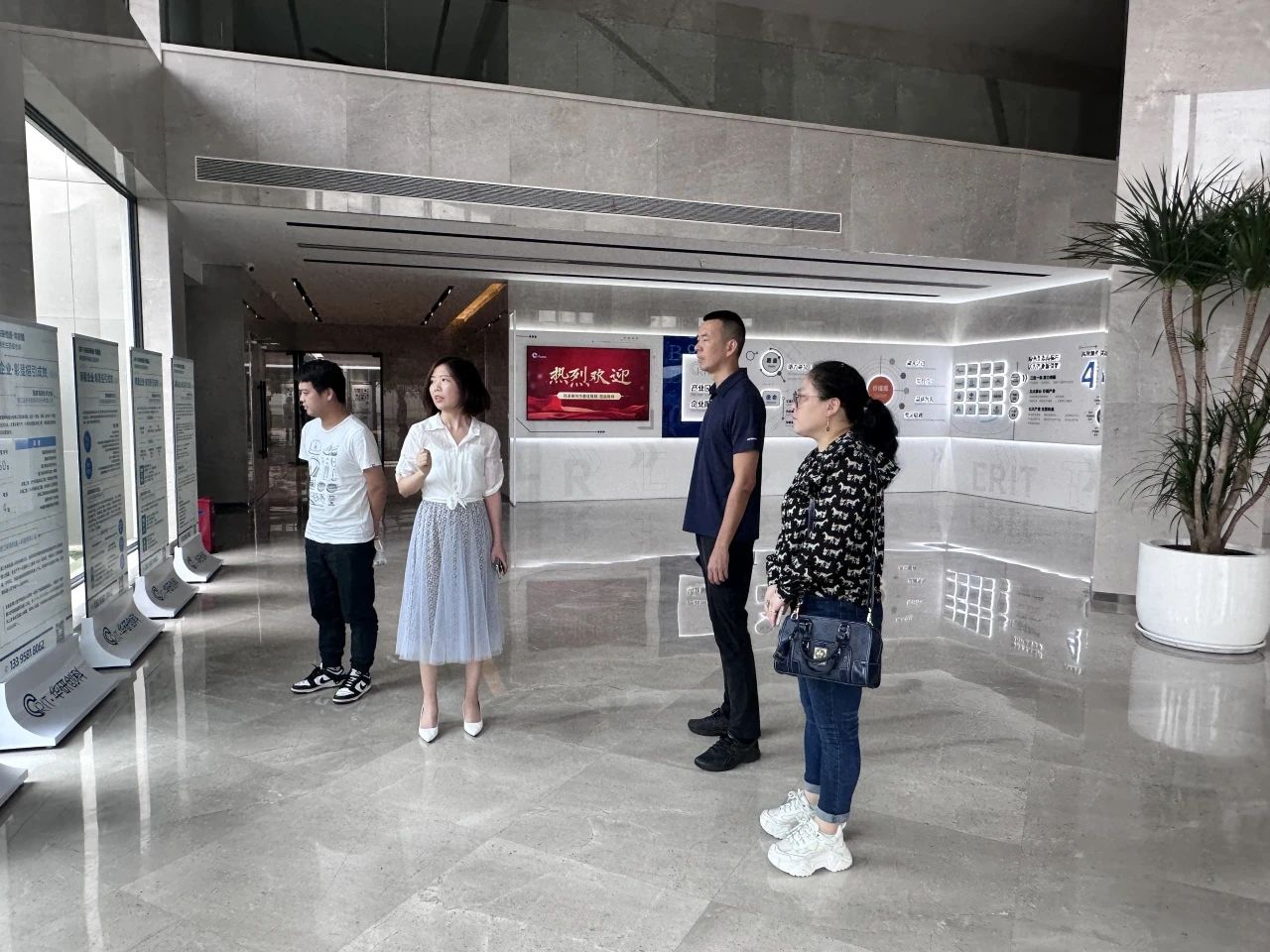 【領(lǐng)導(dǎo)走訪】民革柳州市委會專職副主委覃鑄琨一行調(diào)研未來研創(chuàng)園鴻雁園